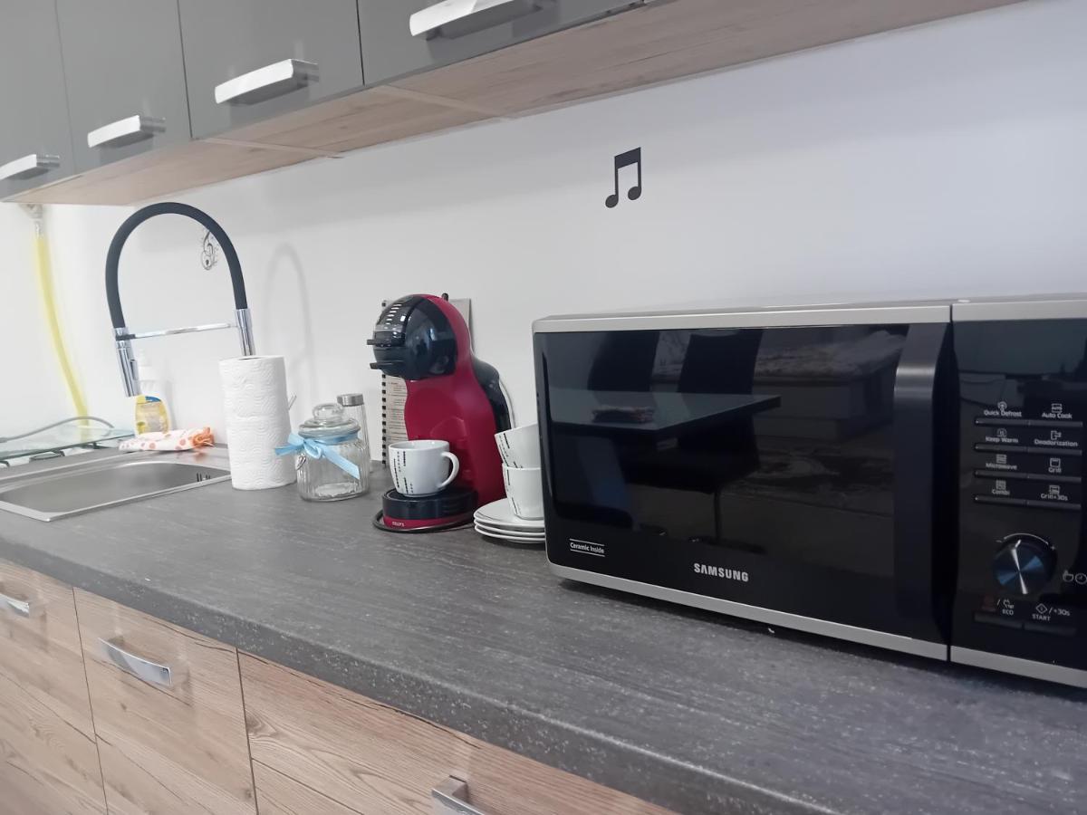 דברצן Hangjegy Apartman מראה חיצוני תמונה