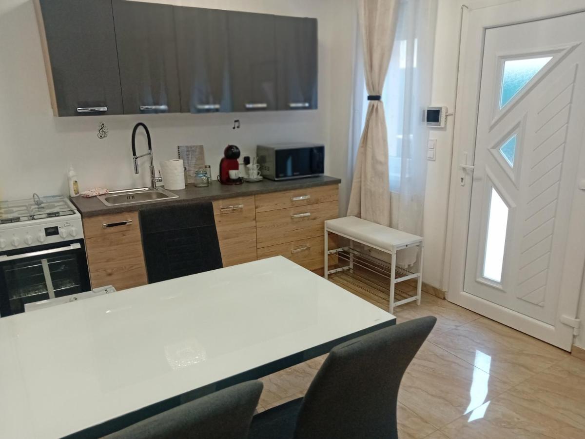 דברצן Hangjegy Apartman מראה חיצוני תמונה
