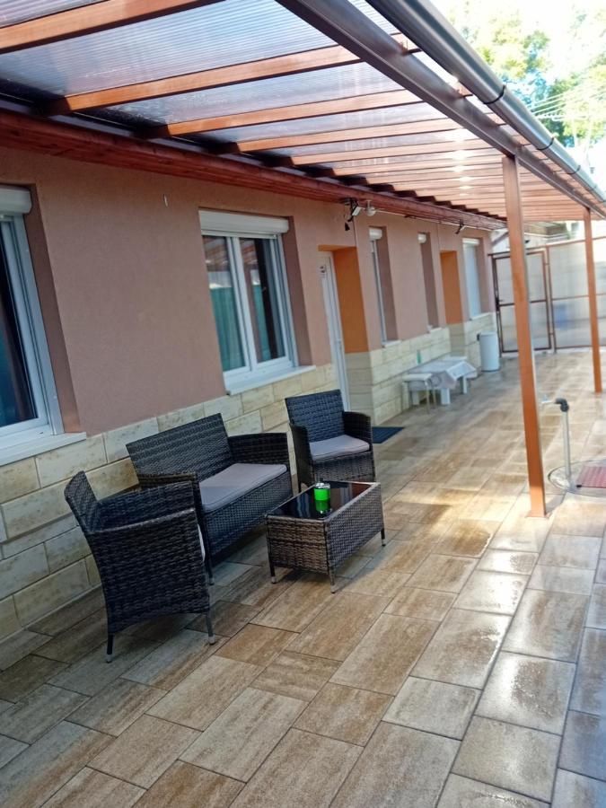דברצן Hangjegy Apartman מראה חיצוני תמונה